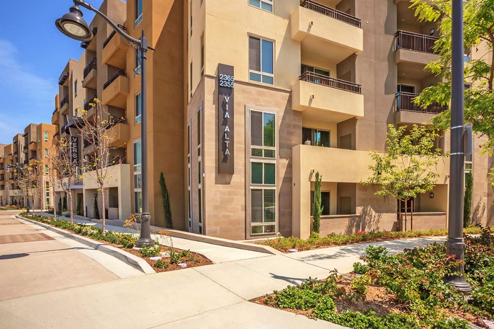 Light Brea Low Housing