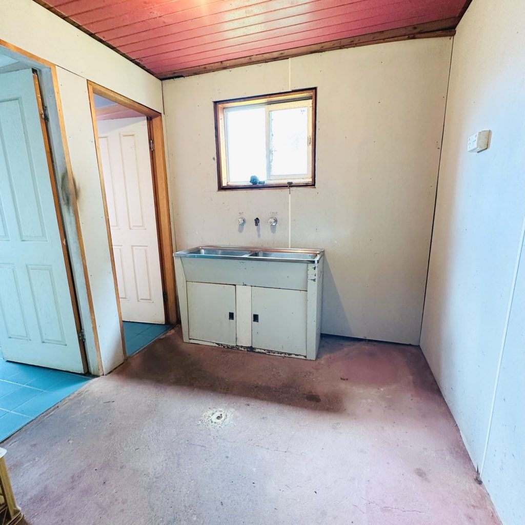 15 Hughes Street, Condobolin JN Straney