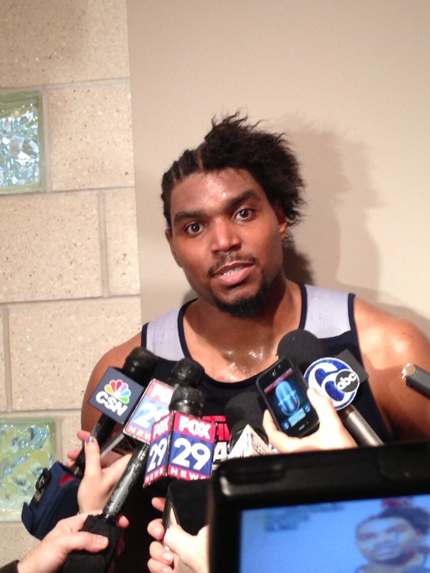 Andrew Bynum expects to return to the court in 2 weeks; has a new