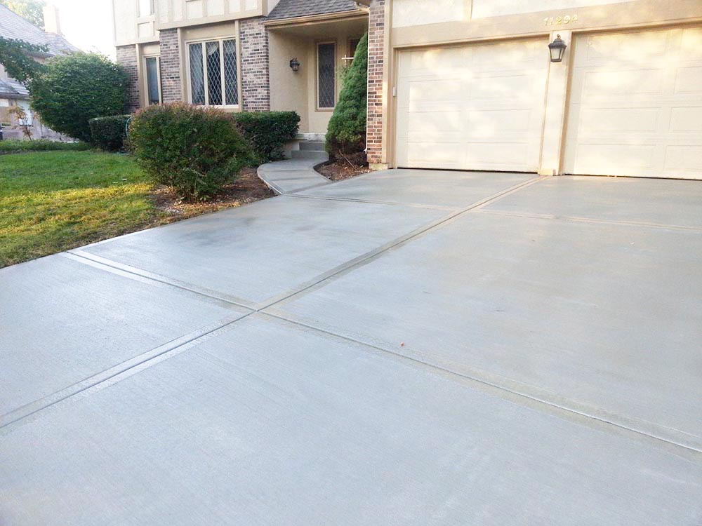 Factors That Impact the Lifespan of Your Kansas City Concrete Driveway