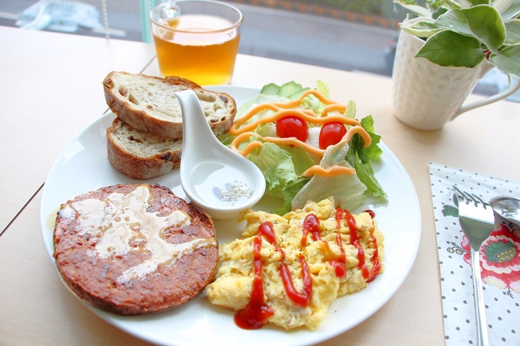 台中蔬食餐廳，寶草好時光!