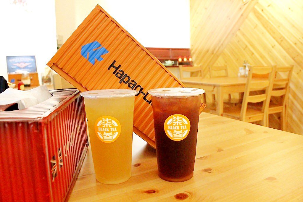 柒叁Black tea，大里貨櫃屋手搖茶茶飲，鹹鬆餅搭配紅茶更對味。