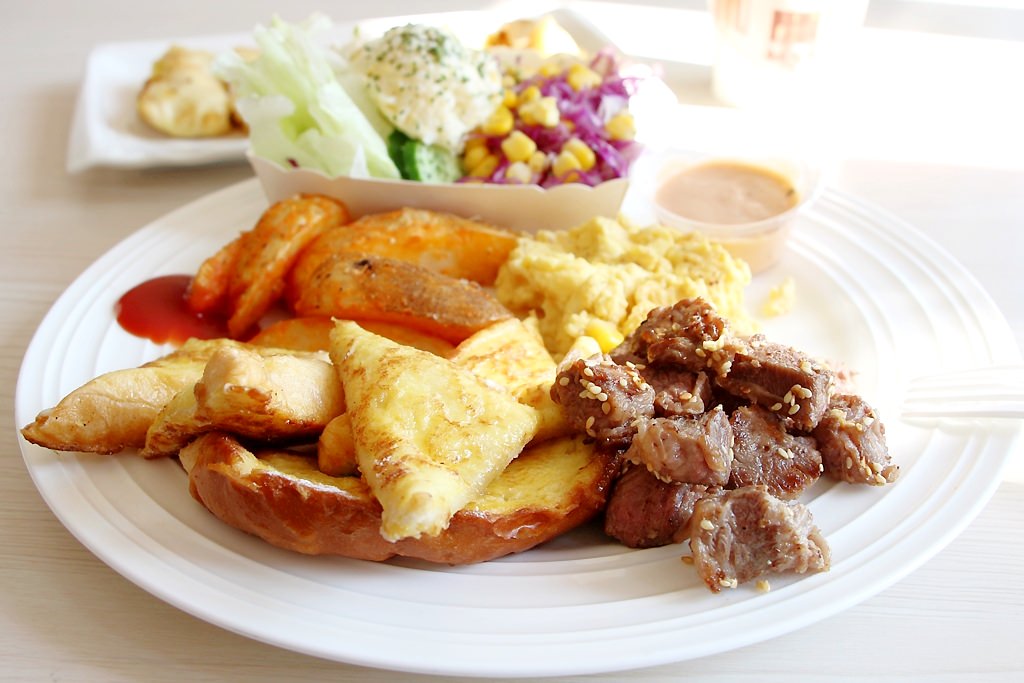 小辣椒廚房，近烏日林新醫院，旁旁邊就是全家便利超商，好停車。