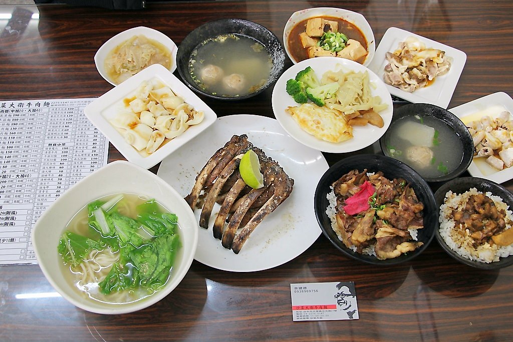 大里美食，炒菜大衛牛肉麵!各式餐點就是要你吃到食物的美味~