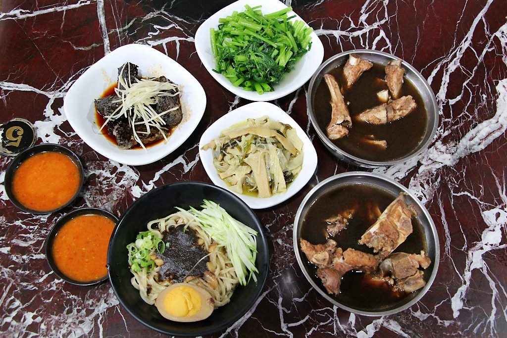 台中南屯，康寶十全藥燉排骨藥膳養生食補。