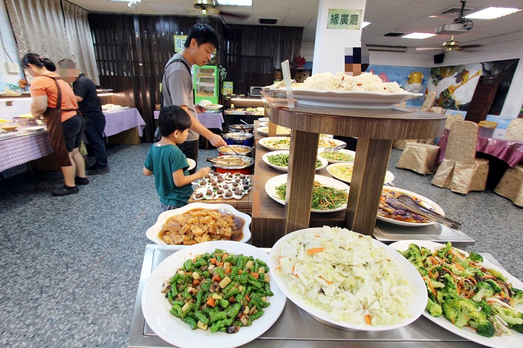 彰化市區，清心緣蔬食坊-複合吃到飽自助餐，平日只要210元!!也可秤重外帶!!