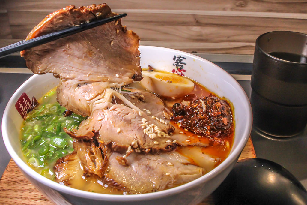 台中烏日，囍奧愙拉麵，隱身洗車場的餐車拉麵。