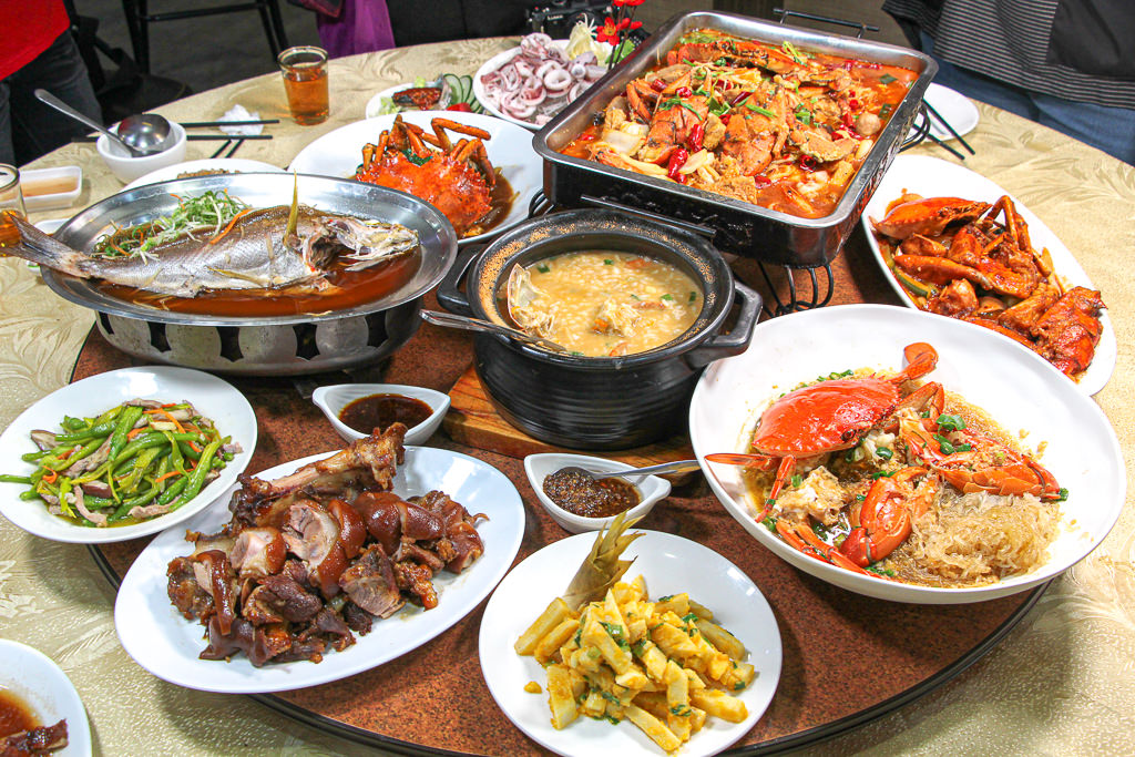 台中西屯，活海鮮推薦，來這一年四季都是吃蟹的季節，還有澎湖直送季節限定的海膽，就在大祥海鮮屋。