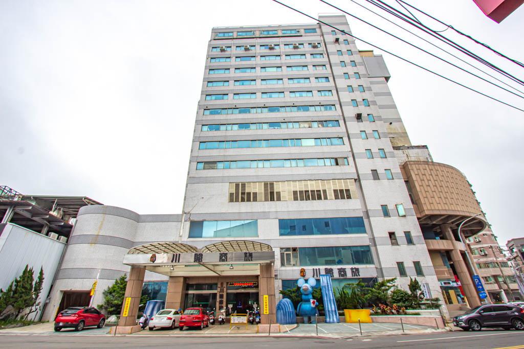 台中川賦商務旅館hotel (原新都大飯店)，近豐原車站，一泊二食，免出飯店也能吃飽飽。