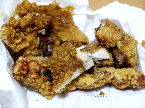 金香雞，鹽酥雞搭上蒜頭也是很對味!