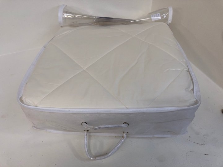 John Pye Auctions SOAK & SLEEP SUPER KING SIZE NEW ZEALAND WOOL DUVET