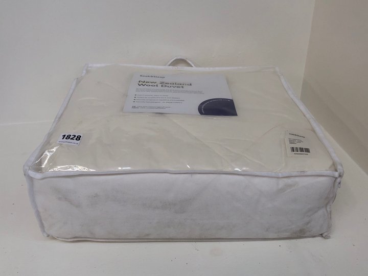 John Pye Auctions SOAK & SLEEP SUPER KING SIZE NEW ZEALAND WOOL DUVET
