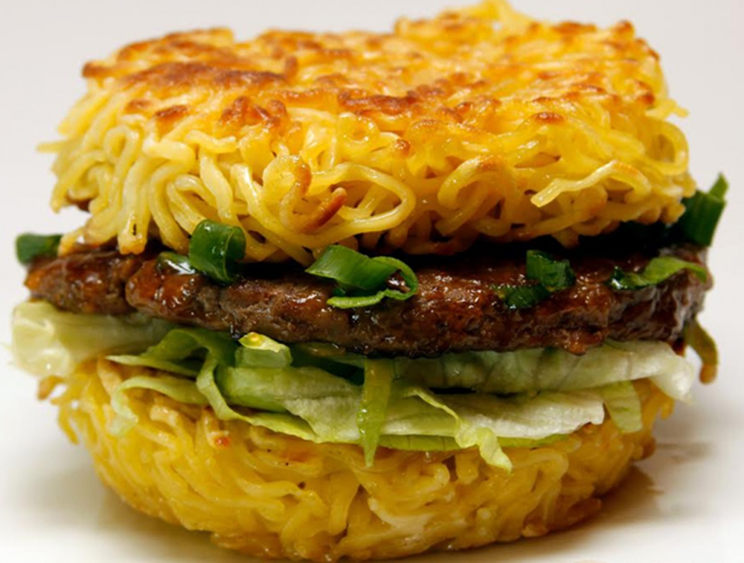 I Ate A Delicious Ramen Burger! Plus A Side Of “Seaweed Fries!” Bite