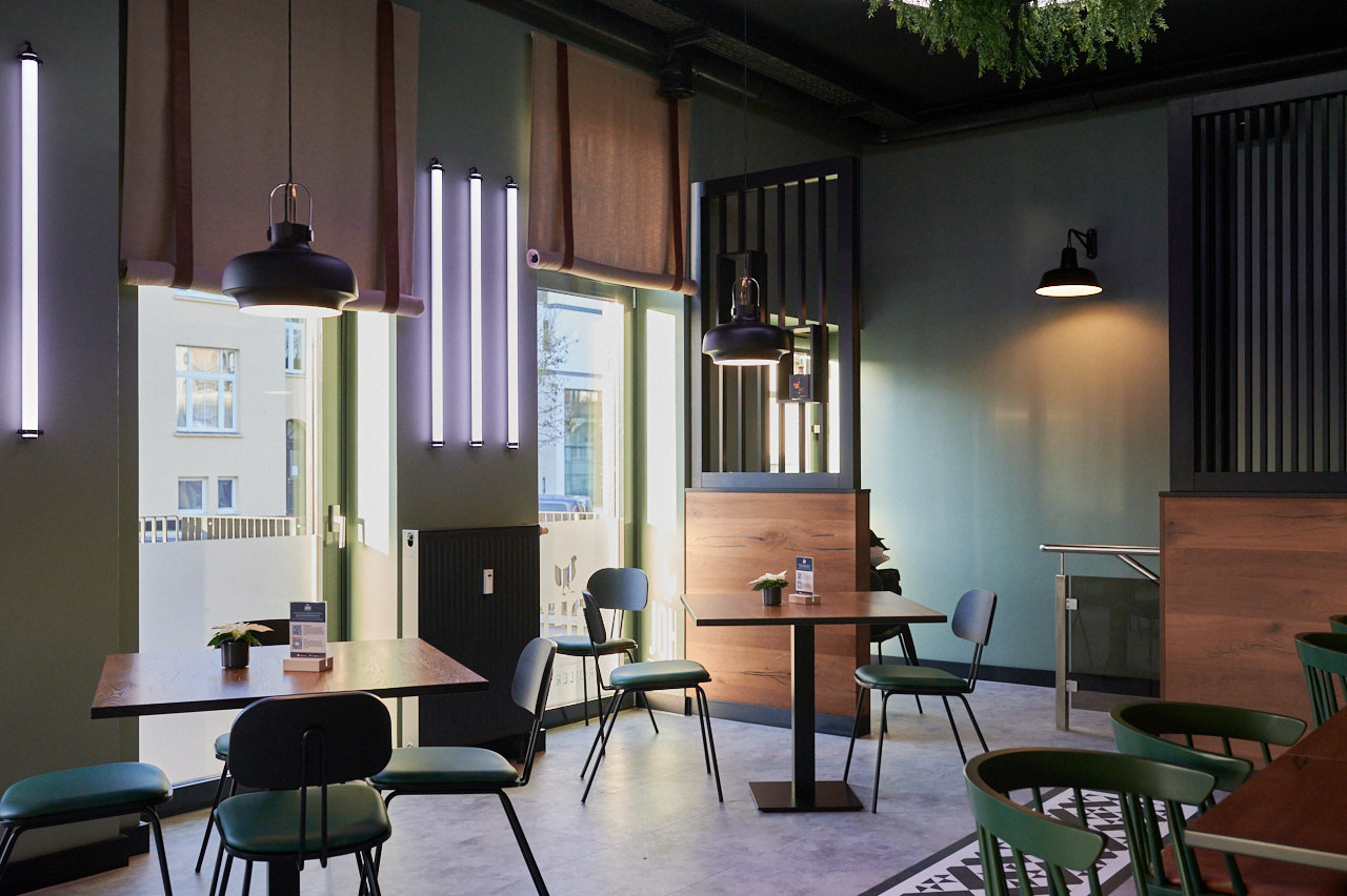 Direkt am Hauptbahnhof JOHO Broiler Bar & Restaurant in Rostock