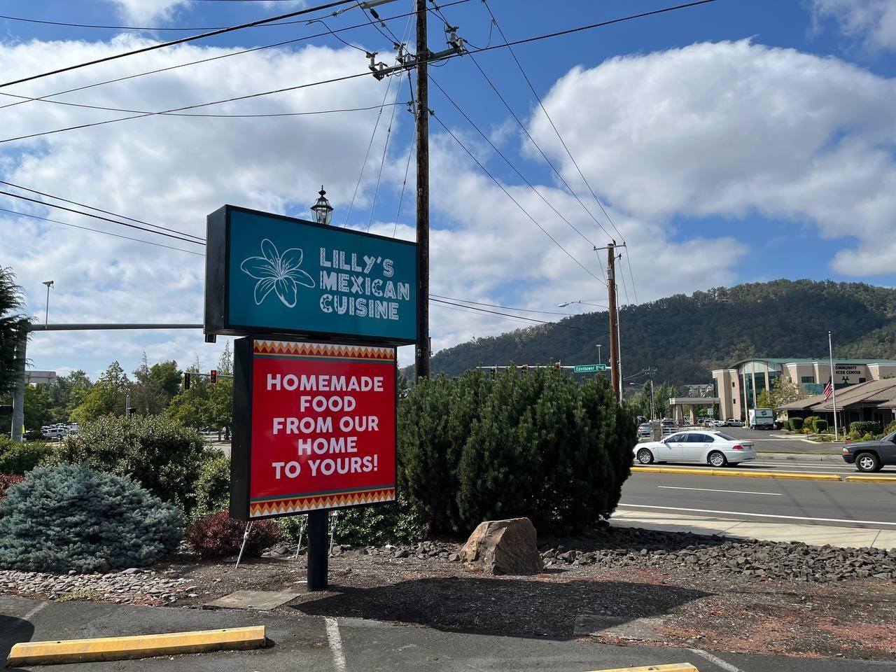 Lilly's Mexican Cuisine Opens in Roseburg