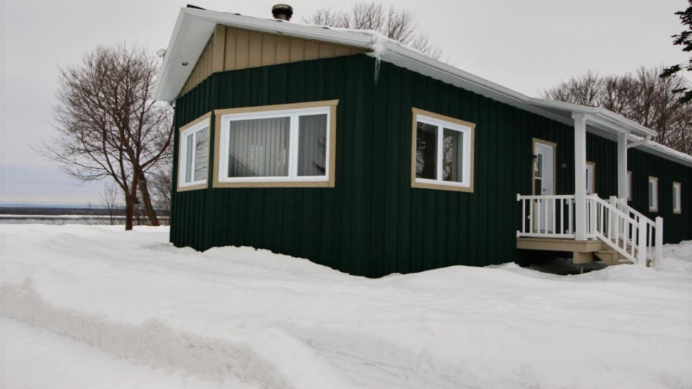 Charmante maison mobile avec plage privée au village de Deschaillons