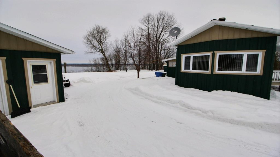 Charmante maison mobile avec plage privée au village de Deschaillons