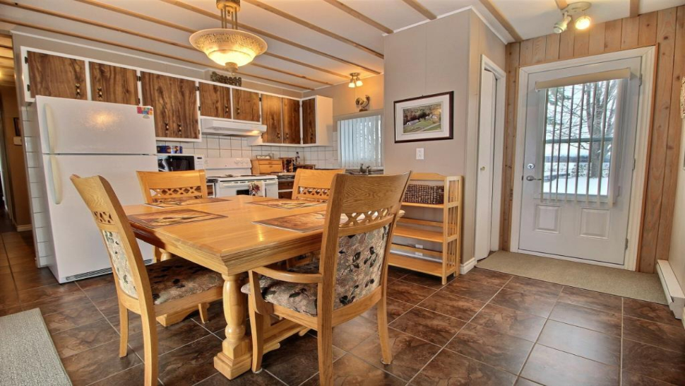 Charmante maison mobile avec plage privée au village de Deschaillons