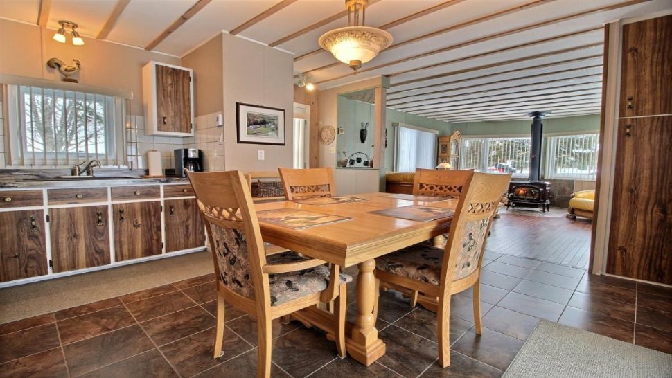 Charmante maison mobile avec plage privée au village de Deschaillons