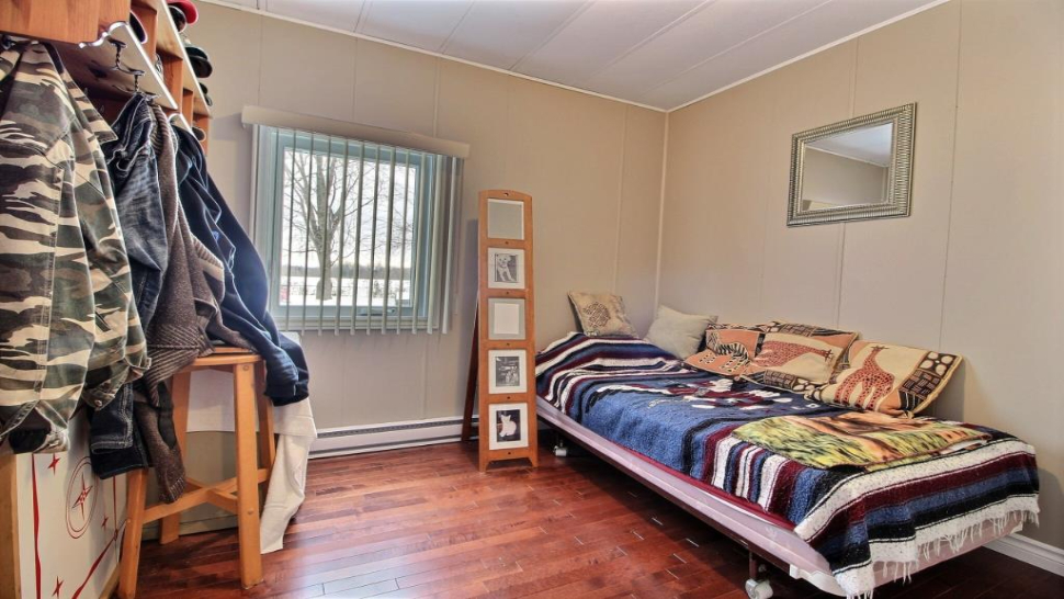 Charmante maison mobile avec plage privée au village de Deschaillons