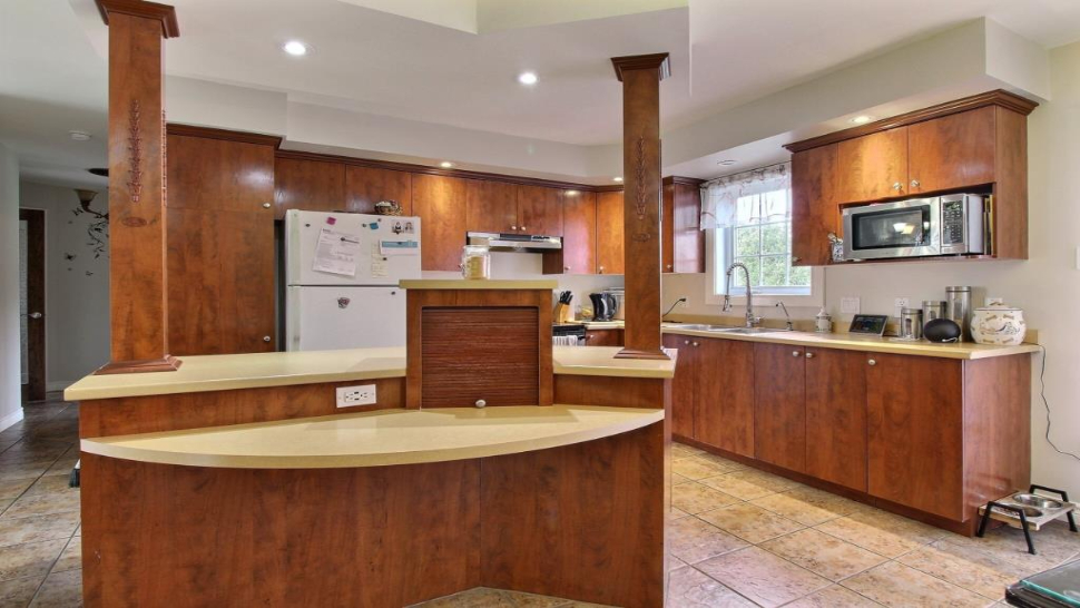 Ravissante demeure au cachet unique avec jolie cour arrière située à