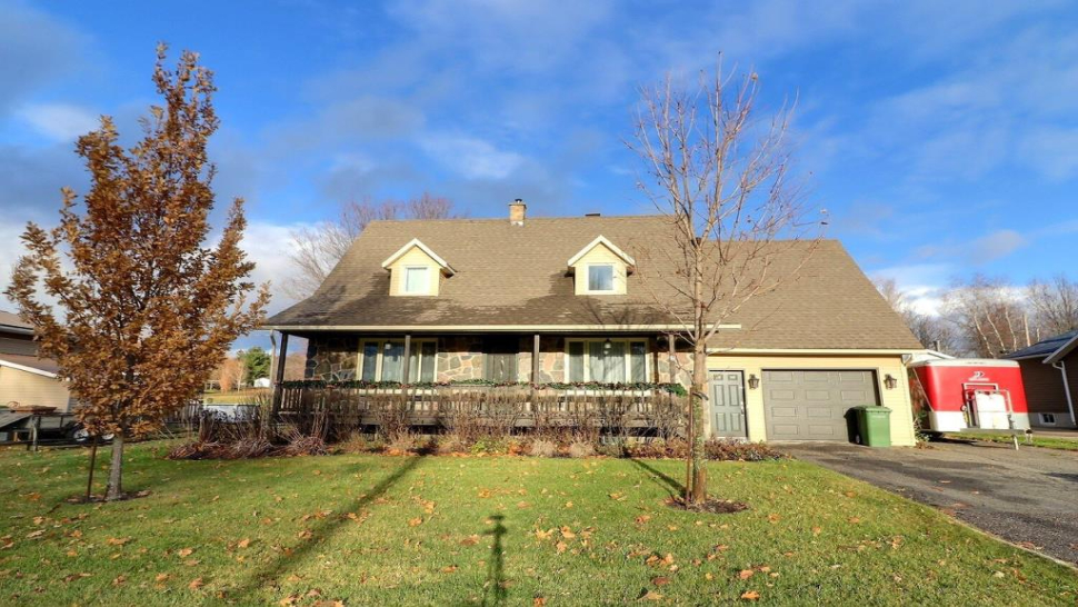 Charmante propriété avec grandes pièces et lumineux logement 3 1/2