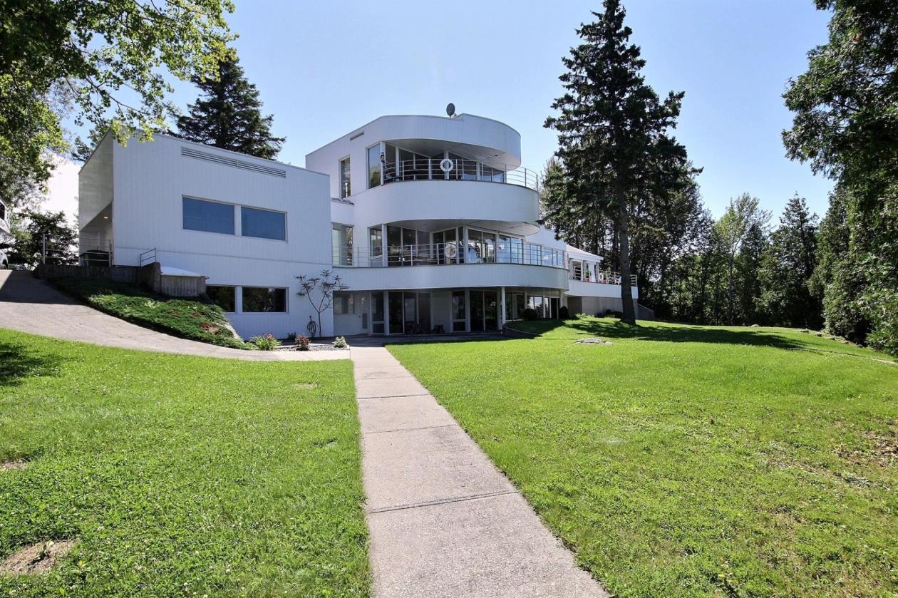 Cette incroyablement grande maison est à vendre à StGédéon Joli Joli