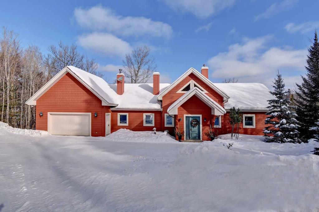 Superbe maison en vente aux abords du Lac Mercier à MontTremblant
