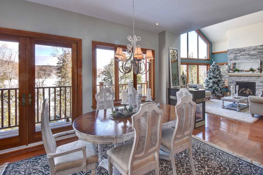 Superbe maison en vente aux abords du Lac Mercier à MontTremblant