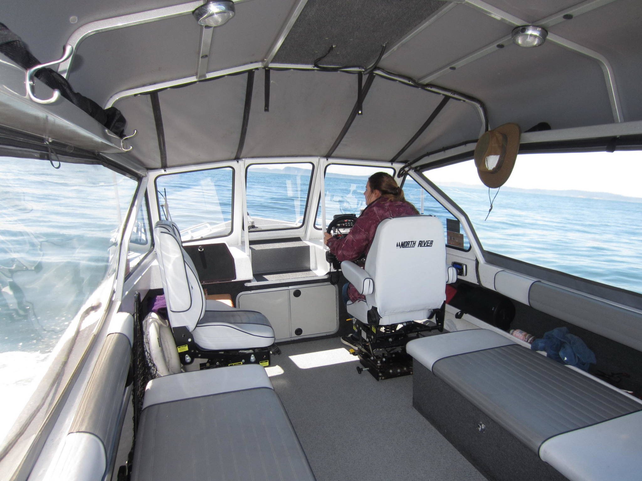 Boat Jolly Mon Charters