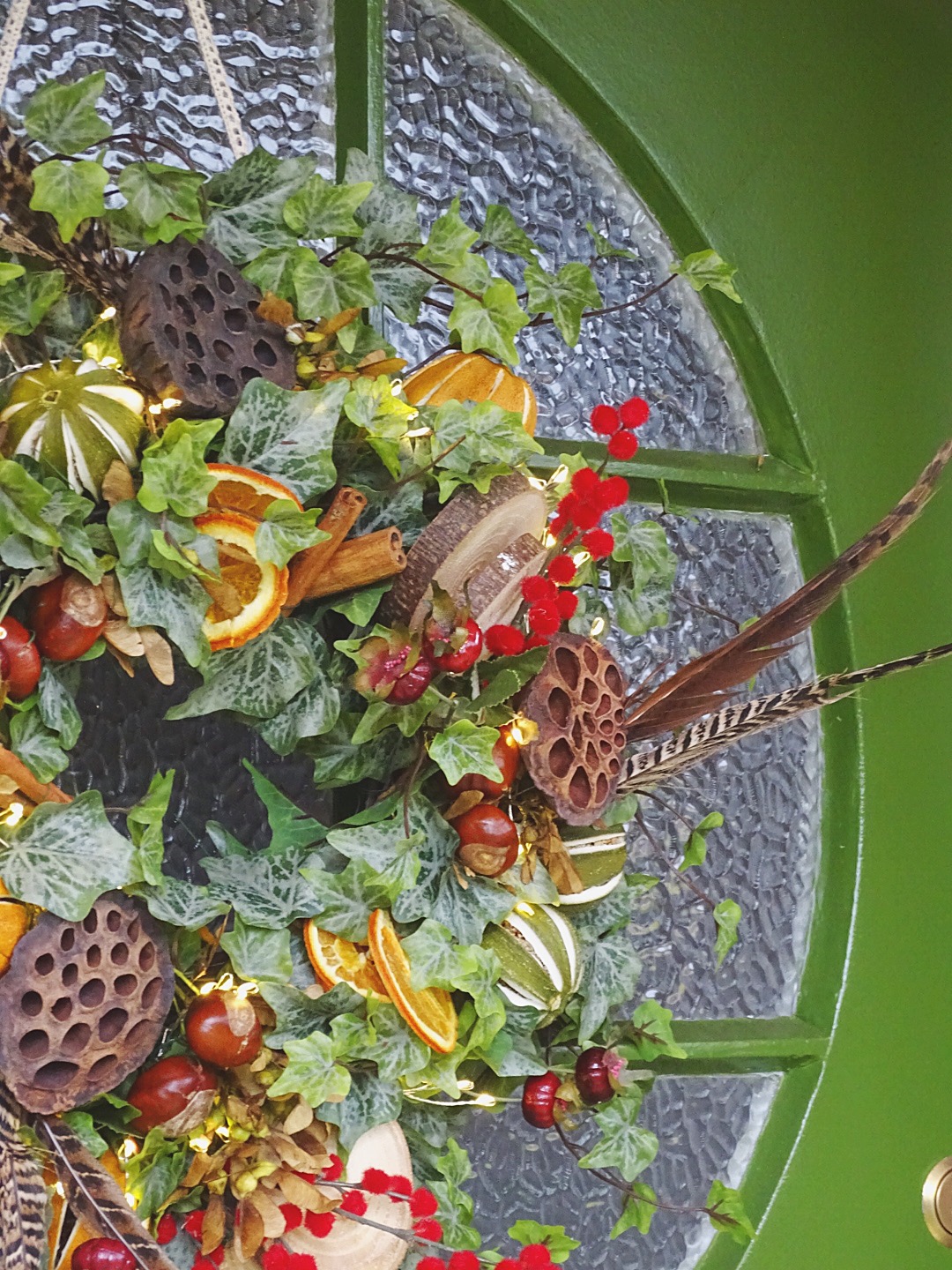 How to style a Christmas wreath with a festive woodland theme