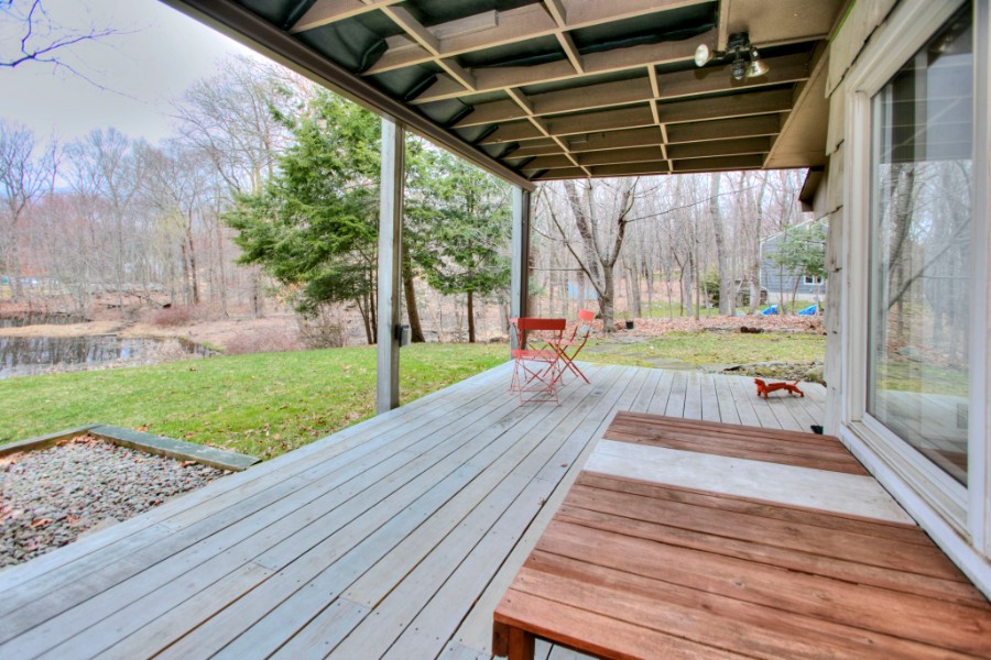 37 Ravenwood Drive, Weston, CT 06883