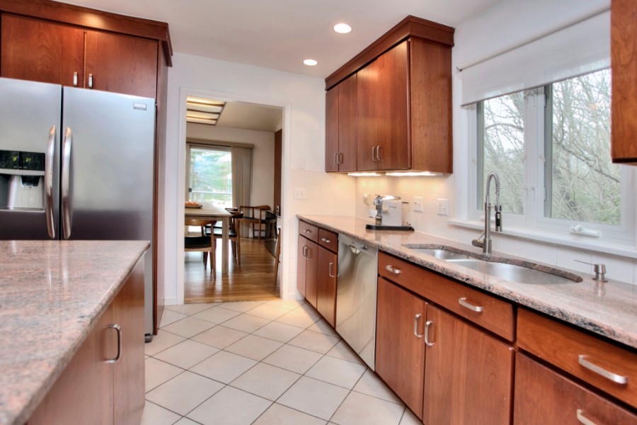 37 Ravenwood Drive, Weston, CT 06883