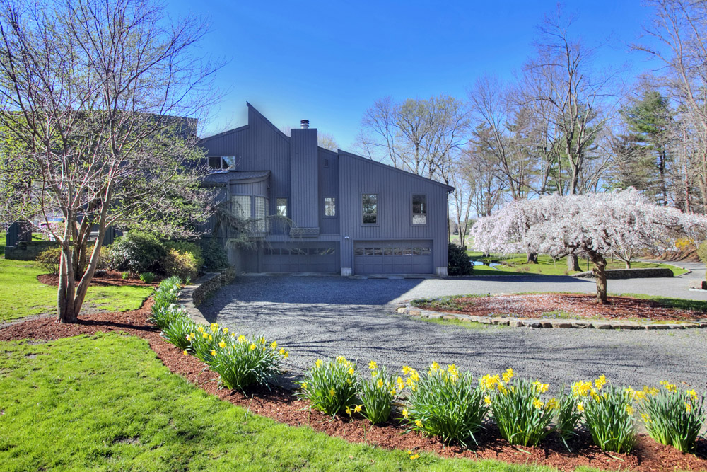 211 Greens Farms Road