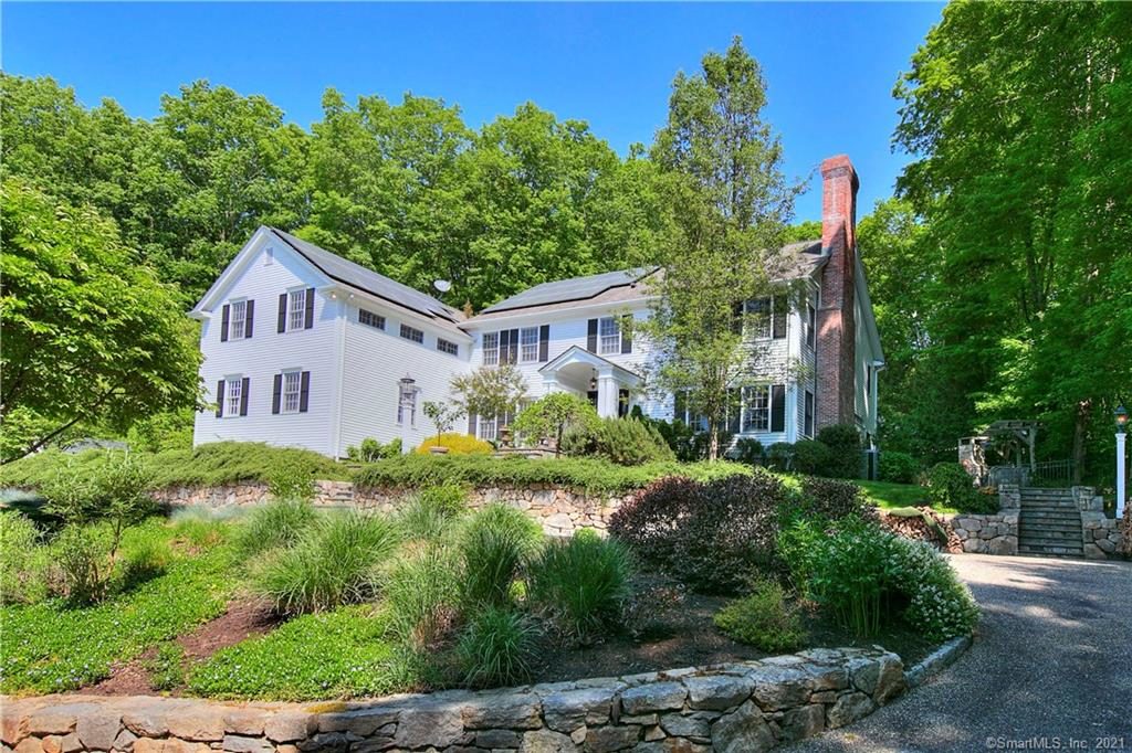 135 Lyons Plain Road Weston, Connecticut 068833010