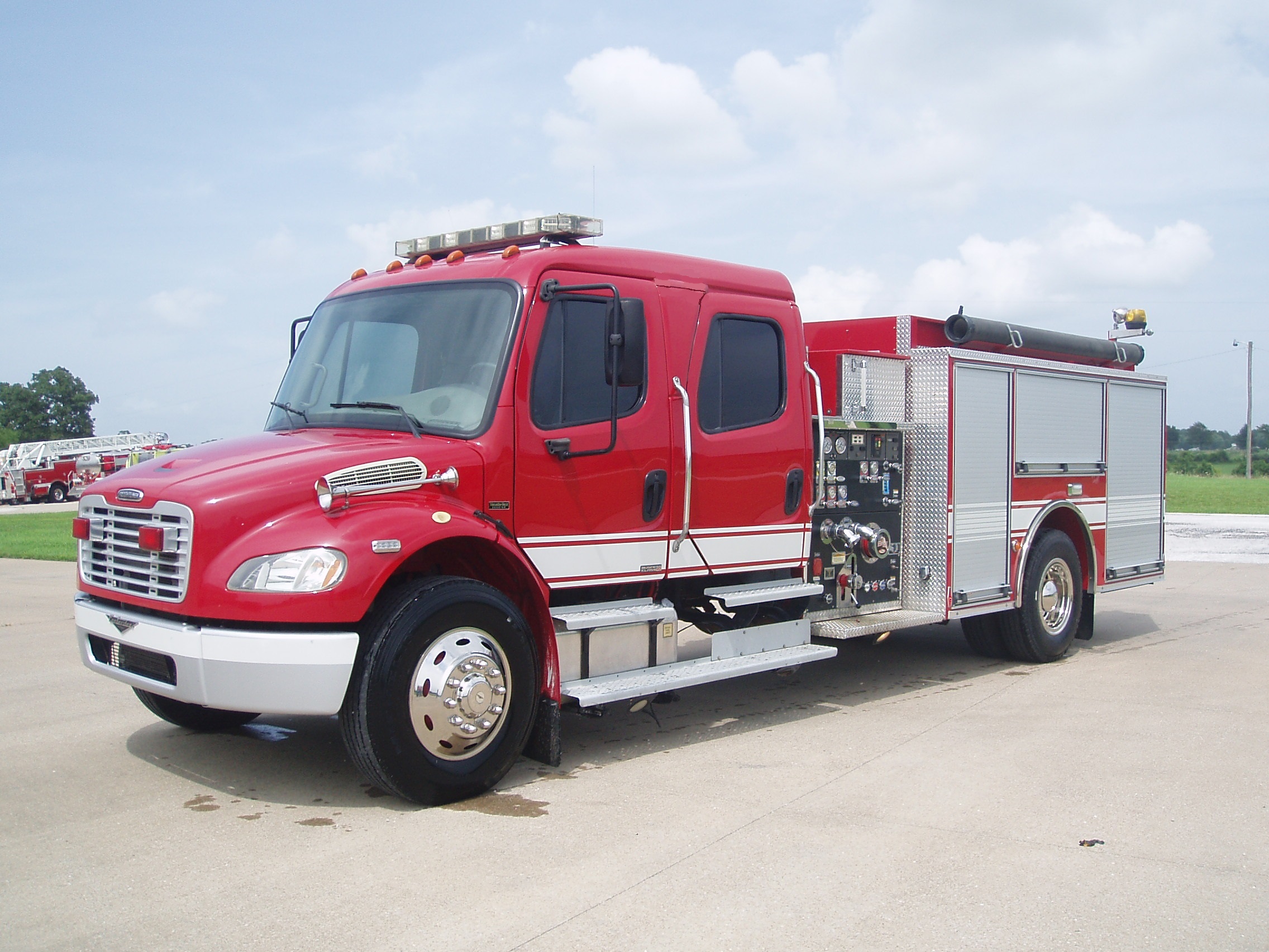 2004 Freightliner 4Dr. Pierce Pumper Jon's Mid America