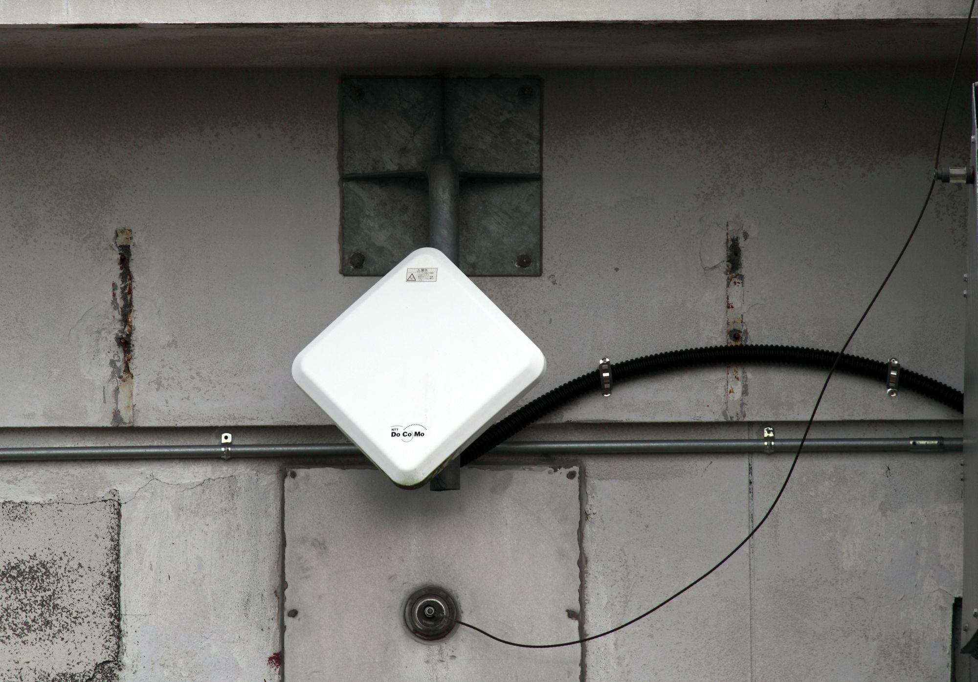 衛星携帯電話用のアンテナです。