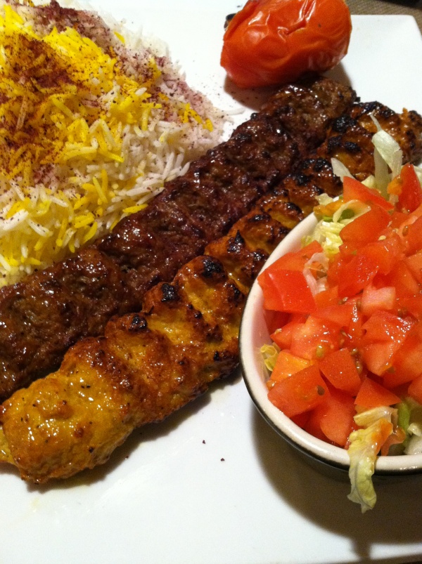 Las mejores brochetas Koubideh Kabob En Farid, downtown de Los Angeles