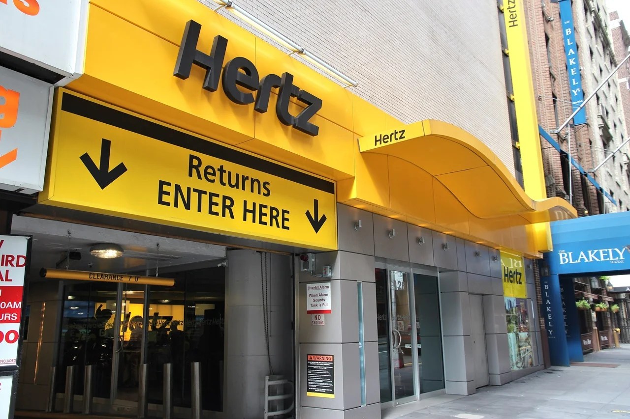 Plombé par l’électrique, Hertz change de patron