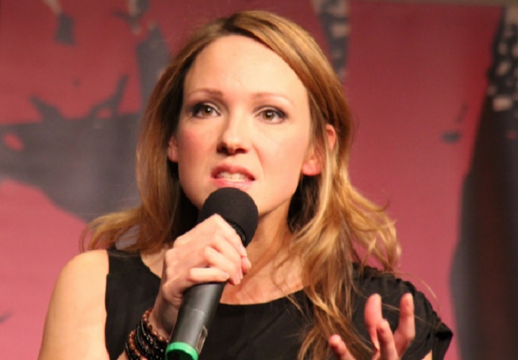 „Pussy“Alarm Systemtrompete Caroline Kebekus ruft zur „richtigen“ Demo für Kulturschaffende