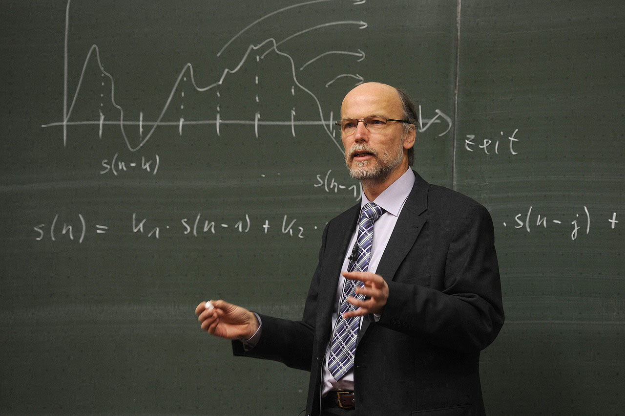 White, male faculty earn higher salaries than women, minorities at