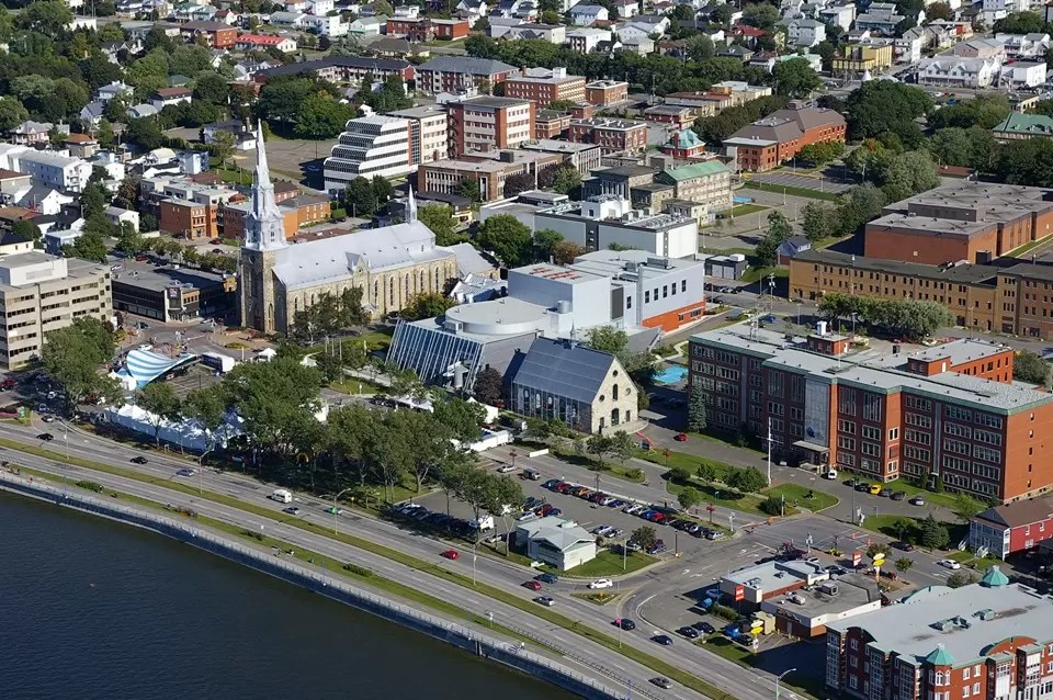 Le candidat Ouellet préoccupé par le logement Journal Le Soir