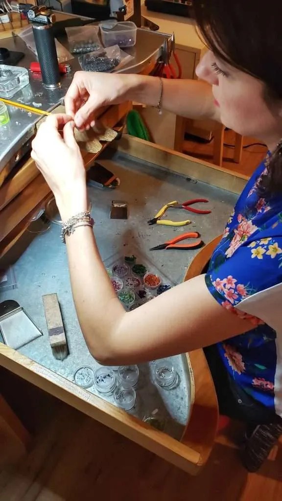 Les techniques pour fabriquer des bijoux artisanaux joyemy