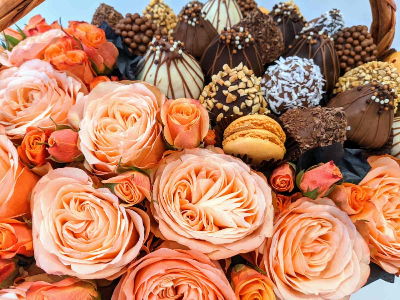 CORAL ROSE Joyful Arrangement Your imagination, our creation!