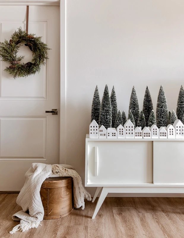 13 Minimalist Christmas Decorations You'll Want to Copy This Year