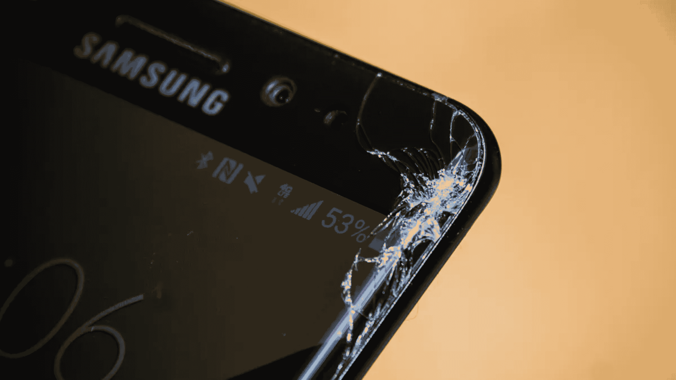 Samsung Fixes Your Cracked Screen For Just 50 Hurry!