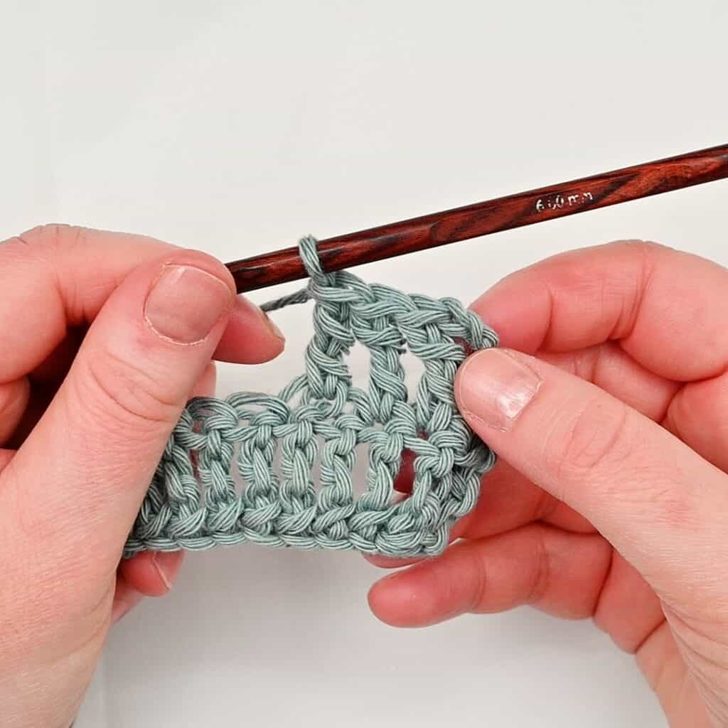 How to Invisible Decrease In Crochet Unlock v/4 Stitches