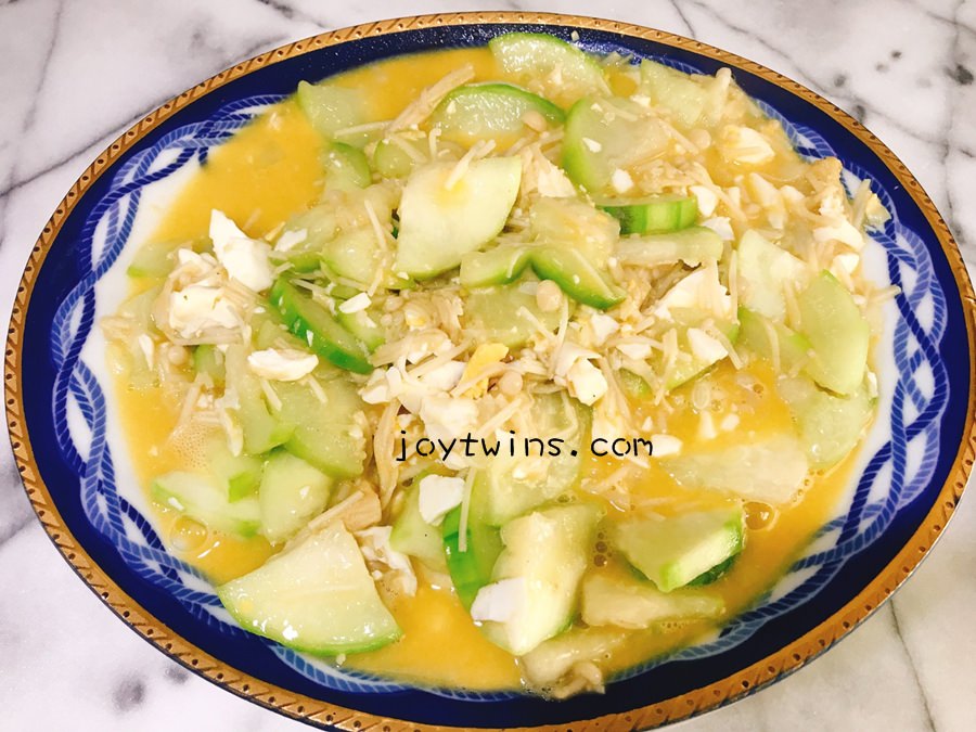 【超市食譜】金沙絲瓜 (鹹蛋炒絲瓜)  5分鐘快速上菜 不煩惱