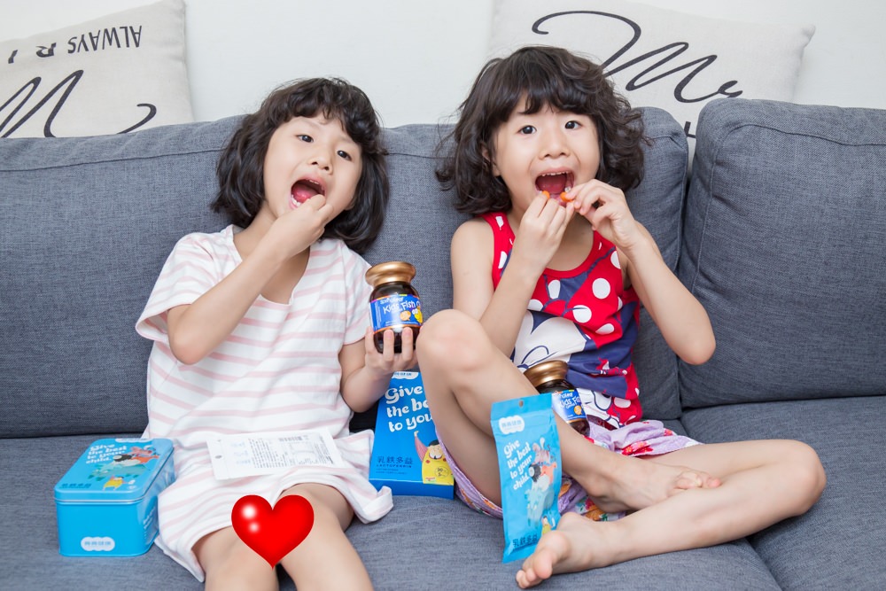 養養健康 乳鐵多益 (像母乳般的乳鐵蛋白防禦力)與  綠芙特級魚油 小魚軟膠囊 (柳橙口味無腥味)  小孩聰明補給 體質養成一等一