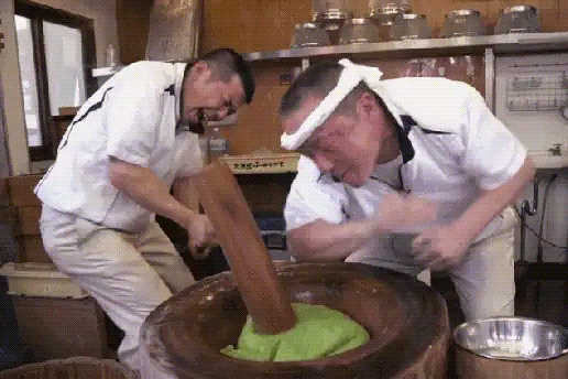 “モチマスター” の高速餅つき